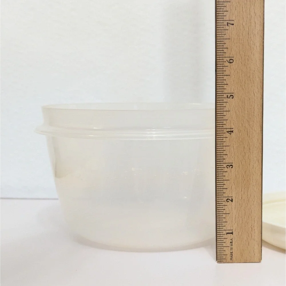 Vintage Rubbermaid Round Servin Saver 2.3 Qt Almond/Ivory Lid #10 Food Storage